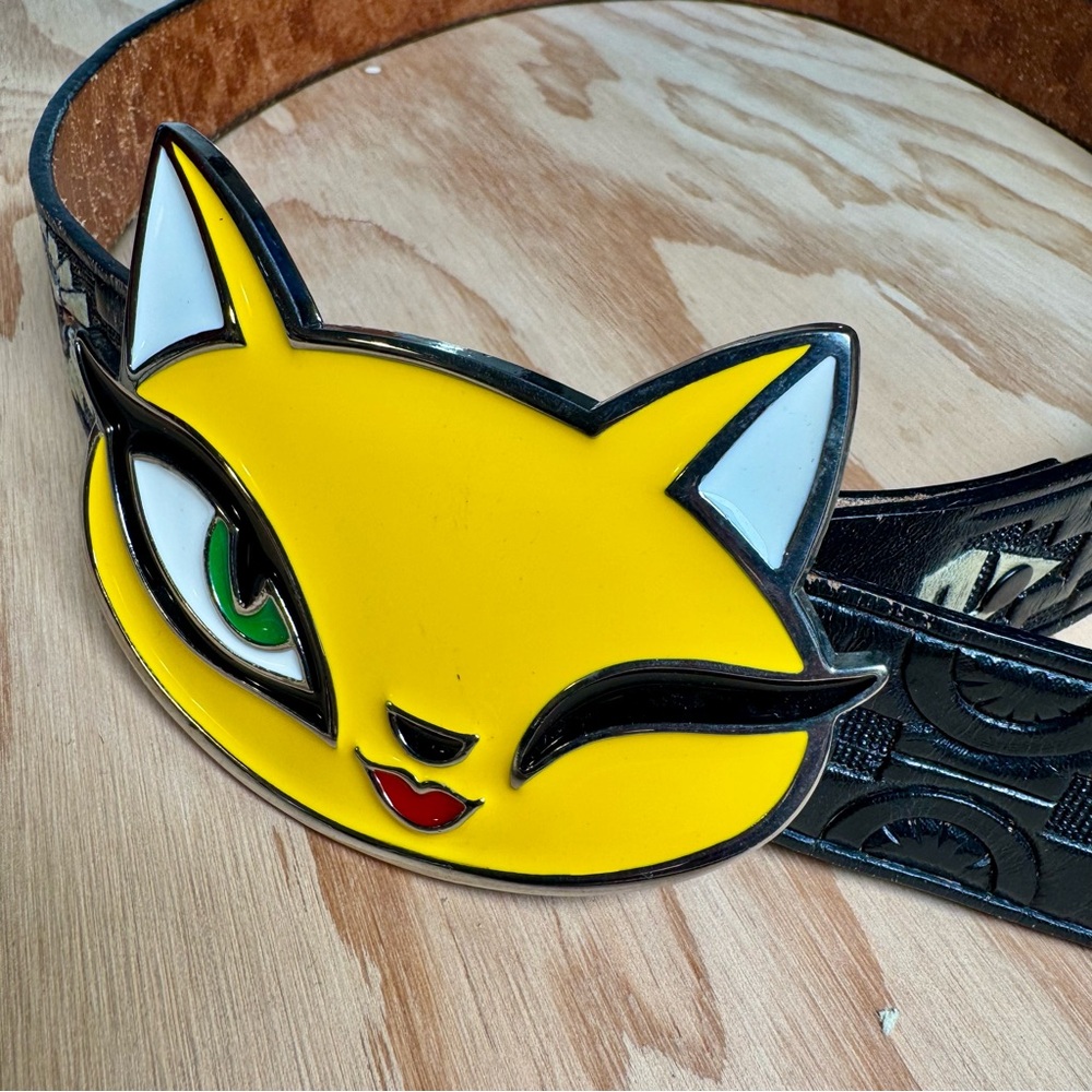 R S W C M E B B - image 1